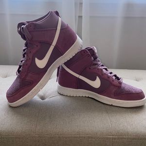 Nike Dunk High. Size 6Y
